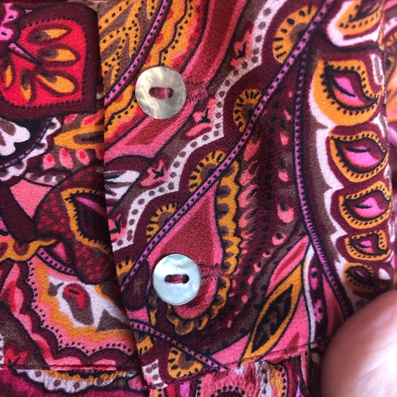 100% Silk blouse, shell buttons - Picture 2 of 3